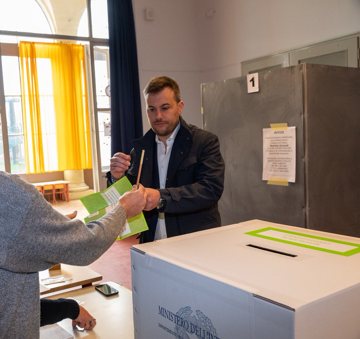 MarcoPanieri's tweet photo. Io ho votato! 🗳️ Fatelo anche voi!

Grazie 🙏🏻 ai presidenti di seggio, agli scrutatori, ai dipendenti comunali, alle Forze dell’Ordine e a quanti rendono possibile questa giornata di democrazia!

#Referendum #ReferendumCostituzionale #Referendum2026 https://t.co/eHyN9K9YYi
