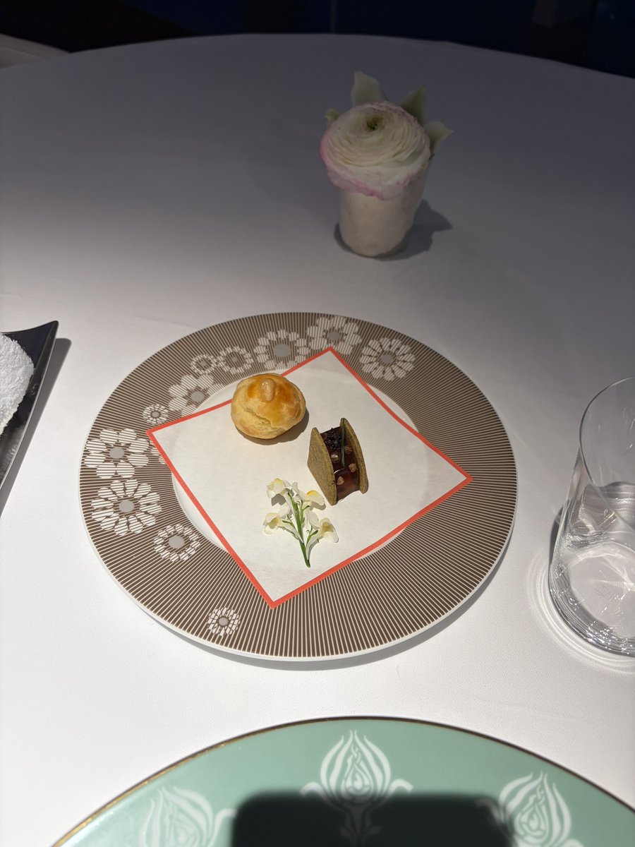 kappariya's tweet photo. オテルドヨシノ＋檀崎シェフのコラボ
解説は野暮だからしないけど…
こんな美味しいと思わなかったよ
伝説のプツプツ料理。キャビアだった。見かけと違って滅茶苦茶美味しい。 https://t.co/SbZqN0Pzrl