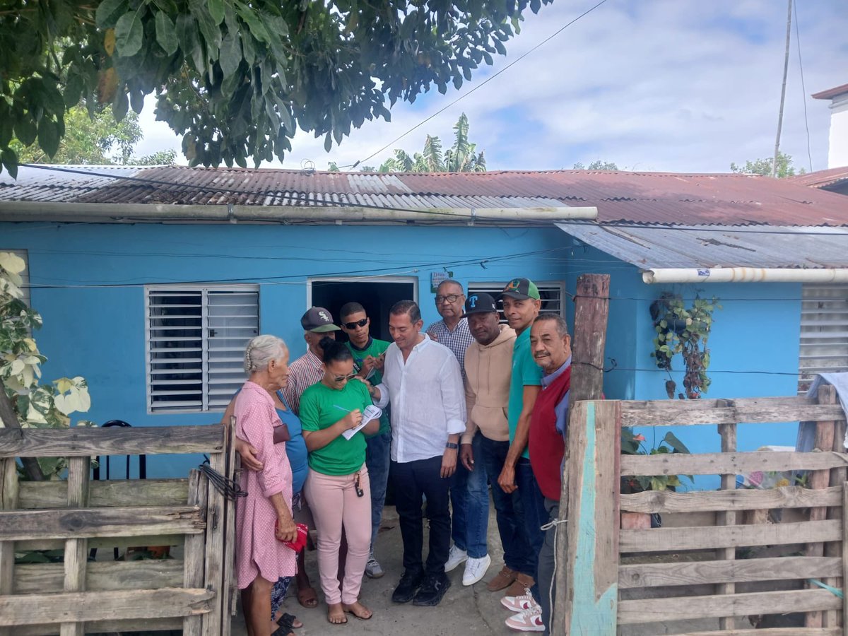 EuclidesLaVega's tweet photo. En La Vega, La @FPcomunica está en las calles, cumpliendo con la jornada de afiliación y organización del pueblo, sembrada en el mismo corazón de los sectores populares. @LeonelFernandez @radhamesjimenez @antonioflorian_ . En La Provincia de La Vega, La Fuerza del pueblo avanza. https://t.co/yRjQBHSOZ9