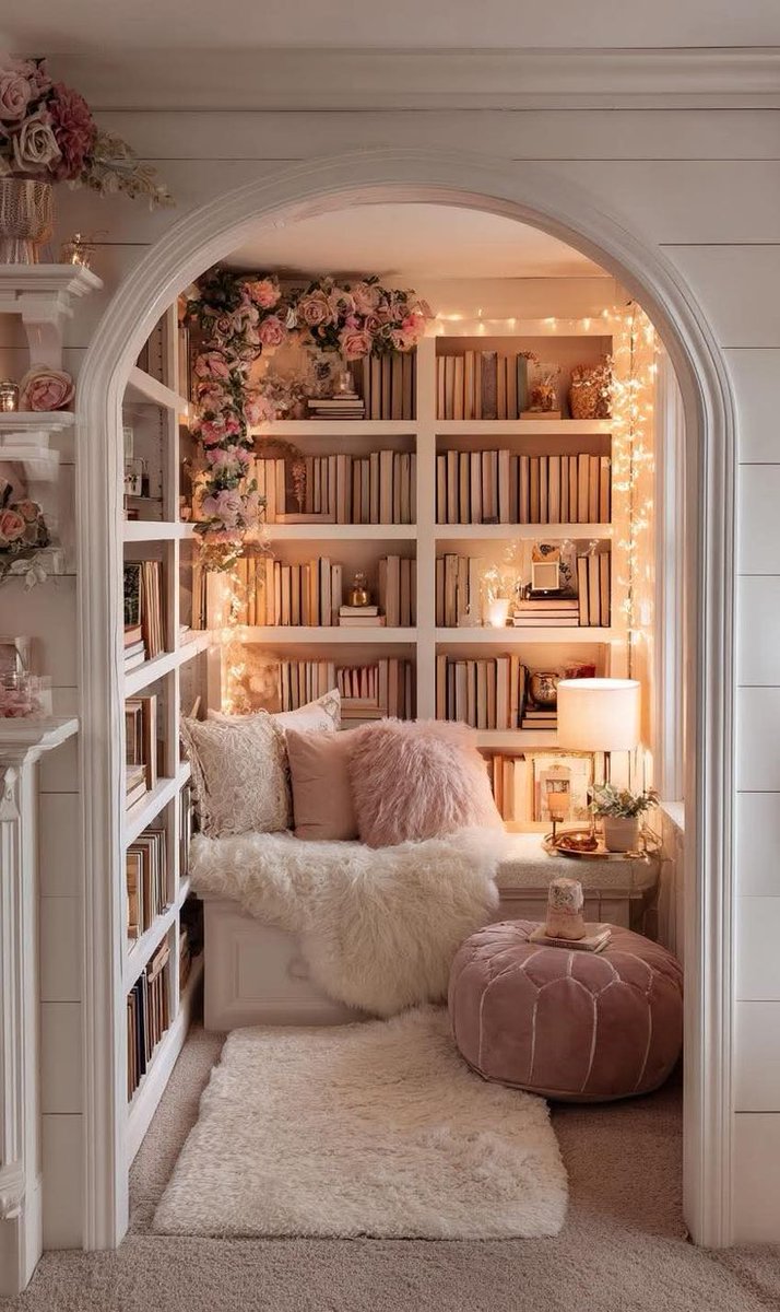 LadyInB43912586's tweet image. Relaks. 🍰 ☕️ 📚 📖 🪭👘😊🤩🏠

#wnętrza #biblioteka #prywatna #czytelnia #dom #relaks #weekend #laba #leniwie #popołudnie