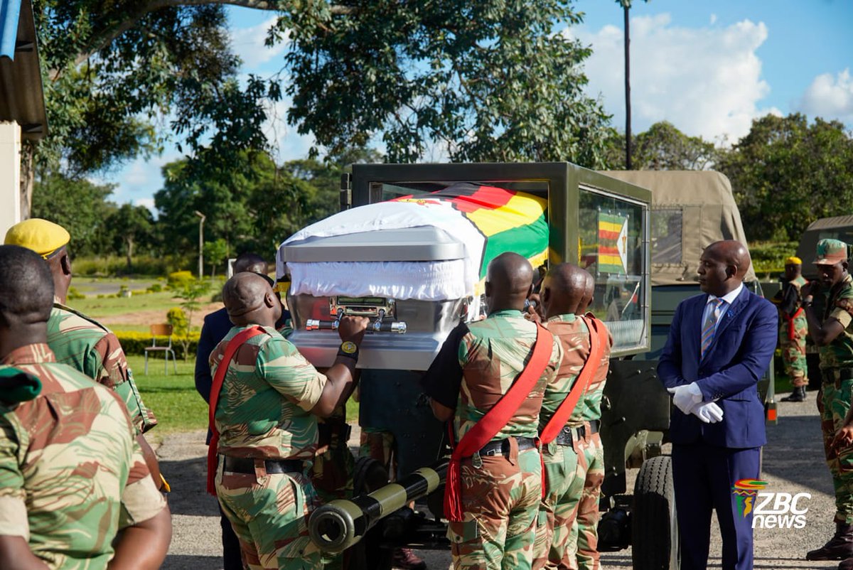 ZBCNewsonline's tweet image. Major General (Rtd) Herbert Chingono’s body has arrived at Charles Gumbo Barracks and will lie in state ahead of burial tomorrow.

#NationalHero #Zimbabwe #Harare #StateFuneral