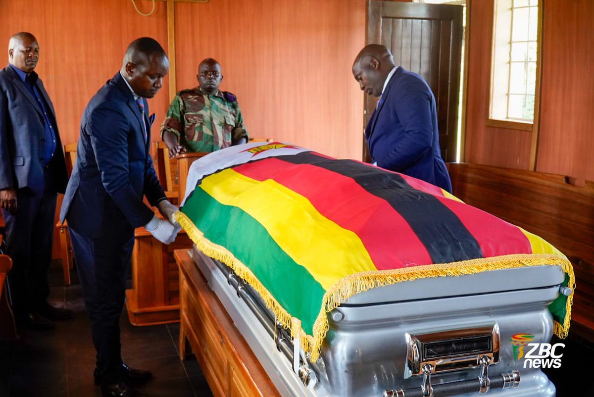 ZBCNewsonline's tweet image. Major General (Rtd) Herbert Chingono’s body has arrived at Charles Gumbo Barracks and will lie in state ahead of burial tomorrow.

#NationalHero #Zimbabwe #Harare #StateFuneral