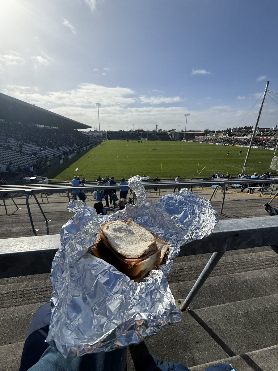 Dar Lyons tweet media