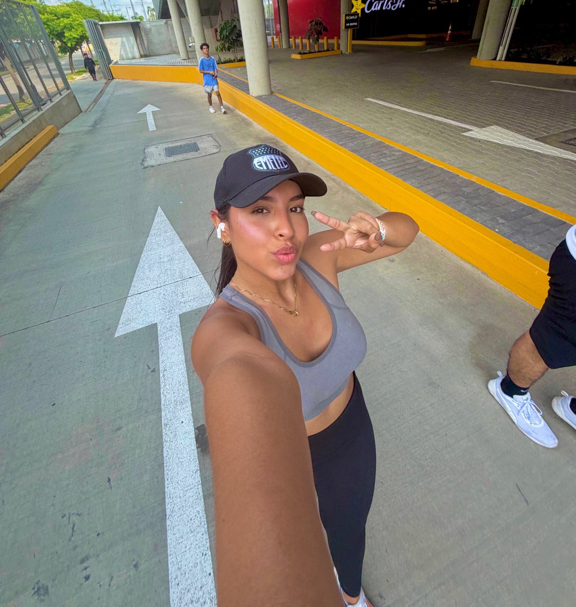 Emmy Inga L. tweet media