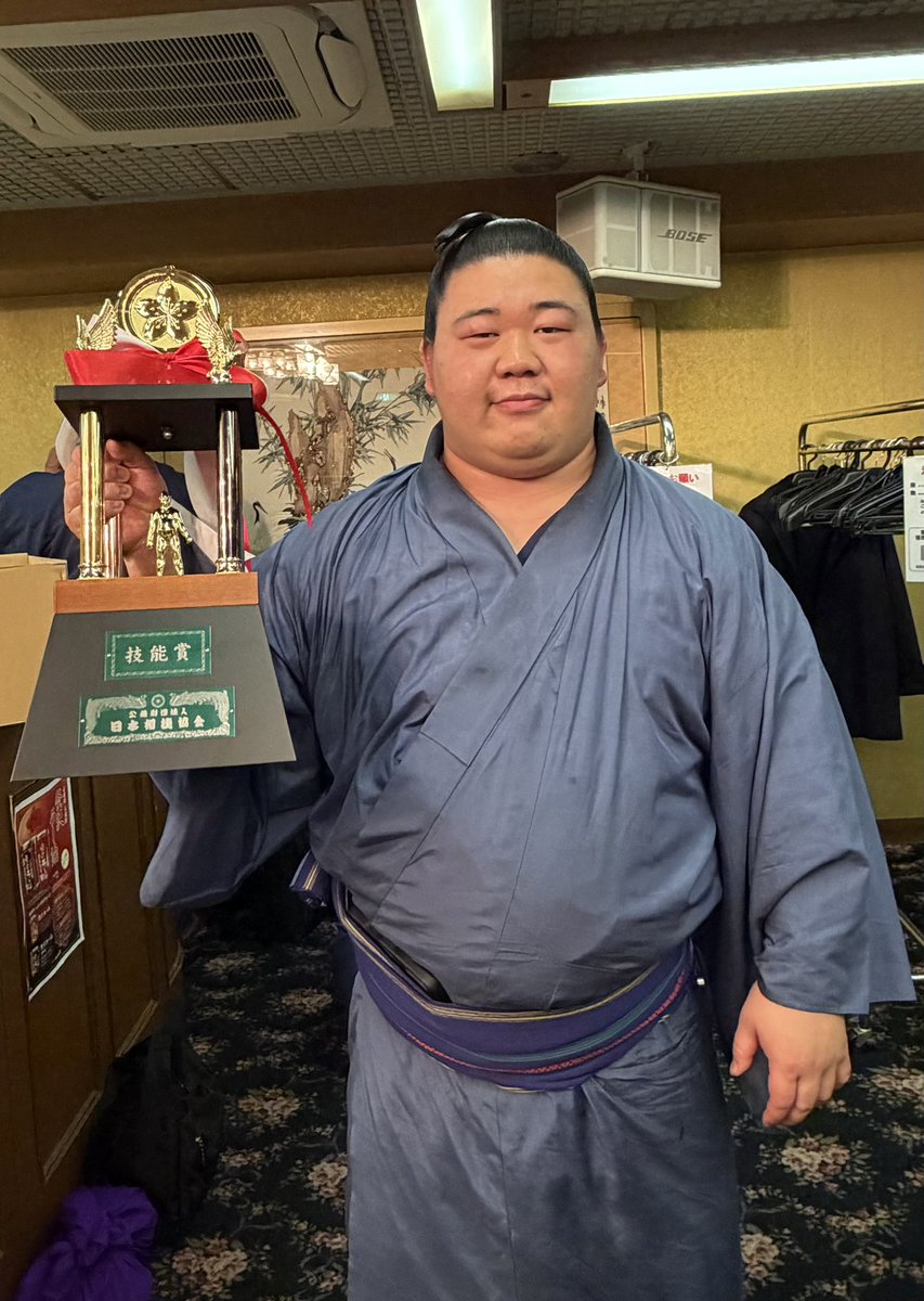 藤ノ川が技能賞をいただきました❗️
おめでとう🎉

#伊勢ノ海部屋　#相撲　#sumo #藤ノ川