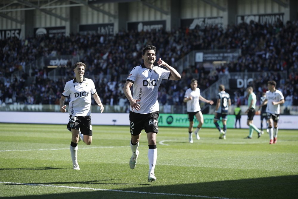 diariodeburgos's tweet image. El @Burgos_CF se da un festín a costa del Córdoba
#LigaHipermotion #burgoscfcórdoba #Burgos diariodeburgos.es/noticia/zac5a9… vía @diariodeburgos