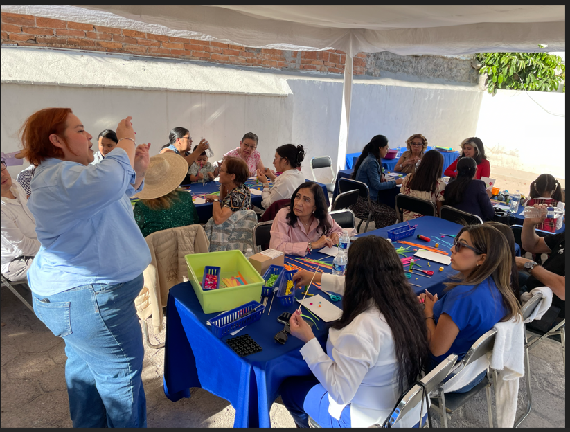 hurtadosv's tweet photo. ¡Gran jornada en el Consulado en San Luis Potosí! 🇸🇻 En el marco del #DíaInternacionalDeLaMujer, nuestra diáspora disfrutó de un taller de filigrana y una hermosa exposición de acuarelas sobre El Salvador por artistas salvadoreñas (madre e hija). 🎨✨ #MujerSalvadoreña https://t.co/JG5M6oOI4O
