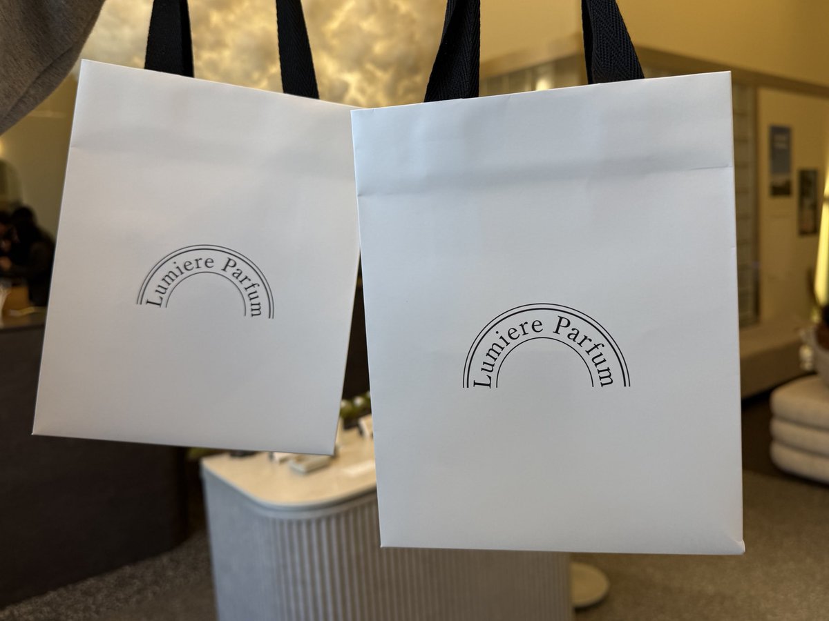 (아마도)원우가 앉았던 부근 인 것 같아서 괜스레 기분이 좋아지던 클래스 ☺️ 킁카킁카 - 36가지나 되는 향을 맡아보며 음. 내 취향과 원우 취향은 이렇게나 정반대구나 하고 생각했답니다.