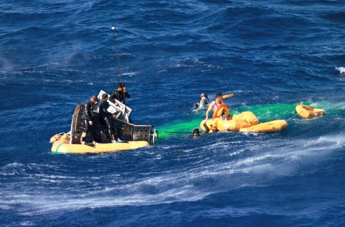 ＣＯＮＴＡＣＴ ＬＩＧＨＴ 。 ◯ *・ tweet media