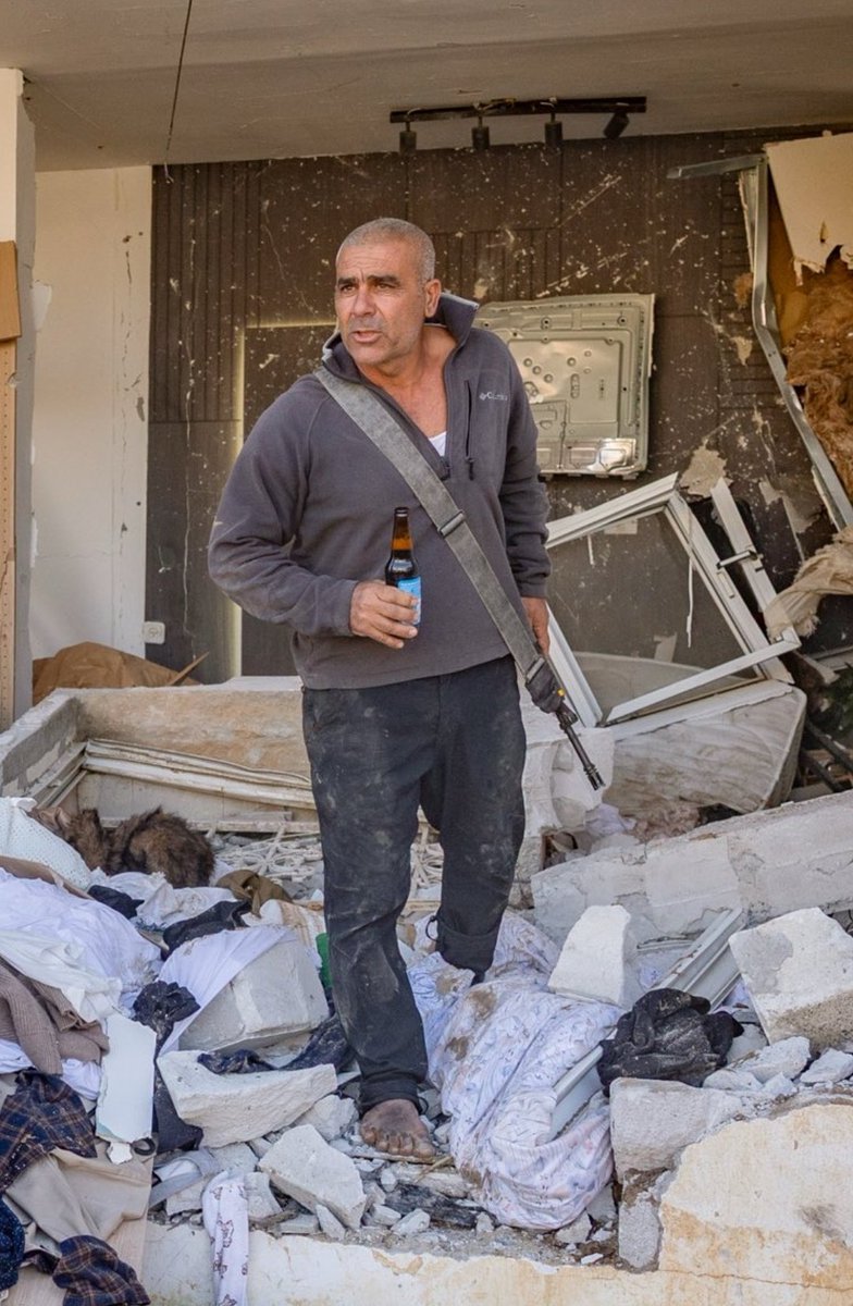 I love that this Israeli in Dimona did not forget his beer 🍺 after an Iranian missile hit. 

Israeli resiliency and spirits are high!