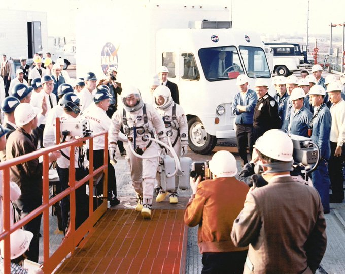 ＣＯＮＴＡＣＴ ＬＩＧＨＴ 。 ◯ *・ tweet media