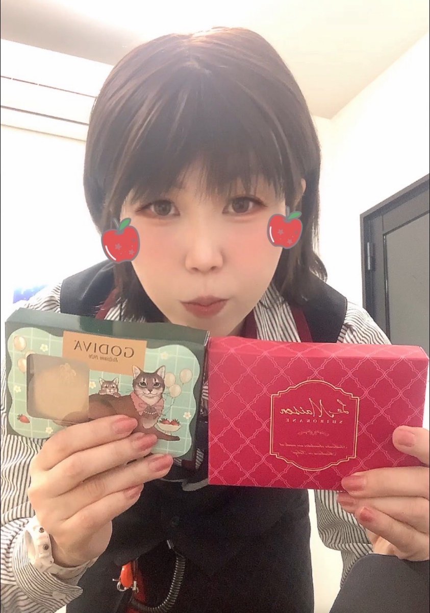 tenguykaratsu's tweet photo. おはりんご🍎*˙︶˙*)ノ"
🤍🧸𝘏𝘢𝘱𝘱𝘺 𝘞𝘩𝘪𝘵𝘦 𝘥𝘢𝘺🧸🤎
お返し沢山貰っちゃいました🫶🏻🧡
ちゃんと一日一箱を守って
いただきま〜す( ⁼̴̶̤̀༥⁼̴̶̤́ )🍫←
お返しの写真に違和感🙄w
#ゴディバ #SHIROKANE
#Sailer #夜の梅 #スタバけん https://t.co/xVHt0Ab2R4