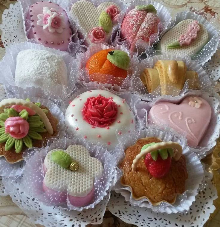 robertfoleyjr's tweet image. Sometimes you can't fight it. You can't ignore the call... Sometimes a man must go on a quest for tiny cakes.

#cake #cakes #thequest #journey