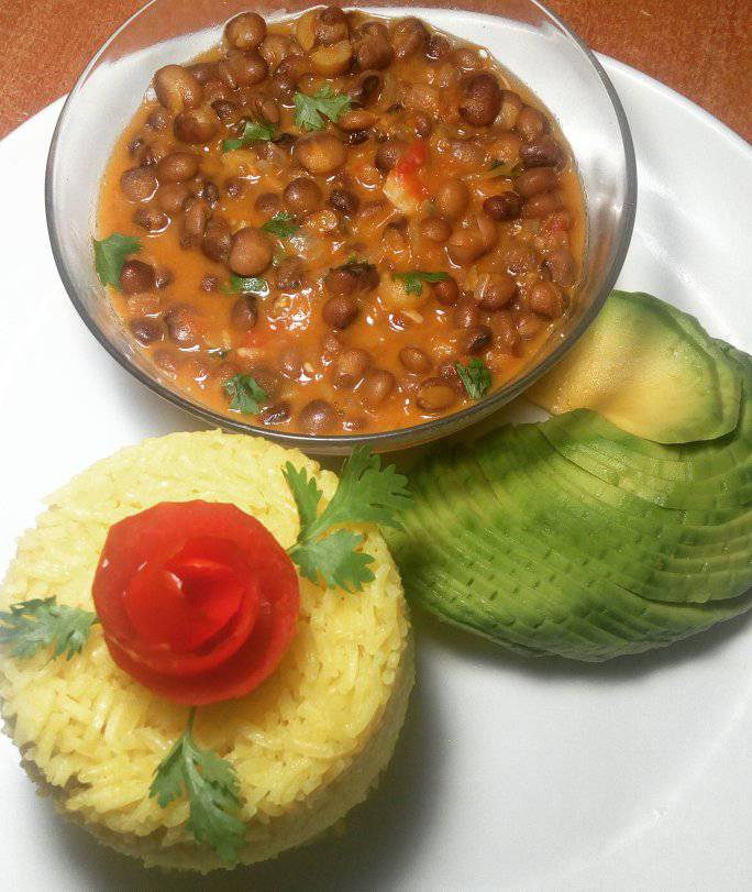 LabMariam48488's tweet image. Comfort on a plate 🍽️
Spiced lentil curry, fluffy yellow rice, and fresh avocado slices.
Simple, nourishing, and full of flavor 🌿
Perfect for a cozy meal any day.

#HealthyEating
 #PlantBased 
#VeganMeals
 #ComfortFood 
 #SimpleMeals
 #MariamFoodLab