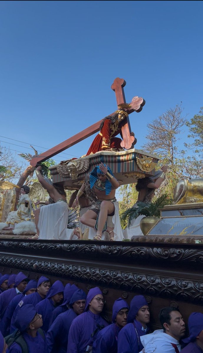 Un Único Amanecer de un 5to Domingo de Cuaresma, solo en Guatemala.