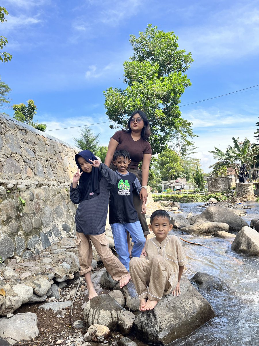 YakaliRaa's tweet photo. serba serbi lebaran bersama keluarga terkasih, panjang umur sehat selalu, semoga dipertemukan kembali dilebaran lebaran selanjutnya, terimakasih kalian selalu menjadi support sistemku 😇🤍 https://t.co/n8pm3jNkRv
