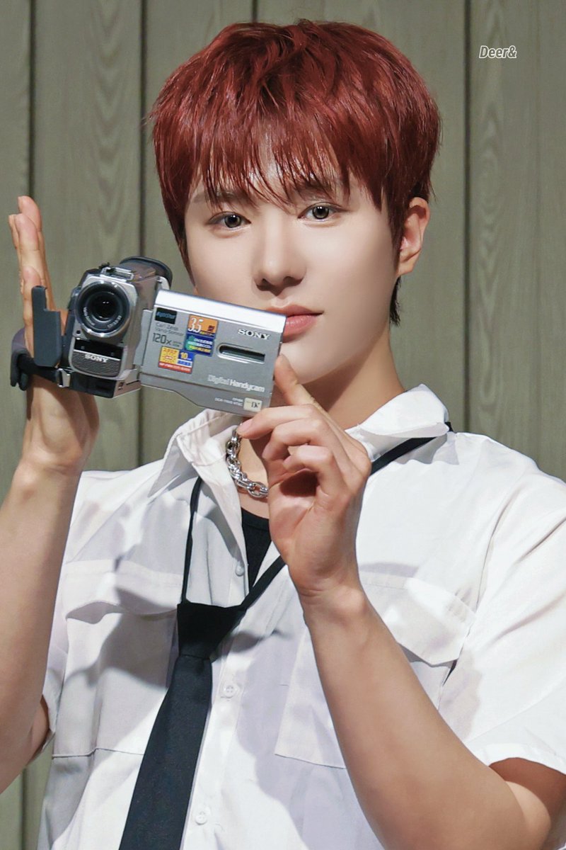 𝐃𝐞𝐞𝐫& tweet media