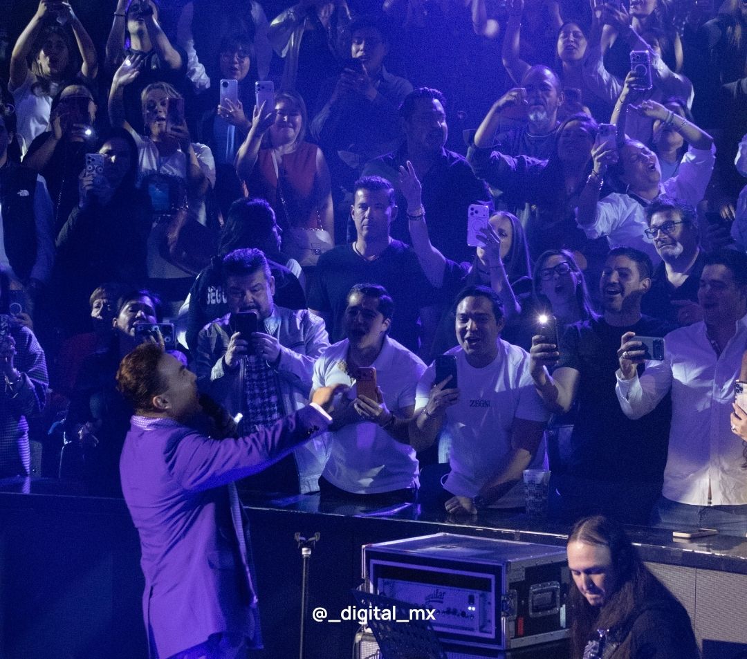 CrisCastroTucIB's tweet photo. Segunda noche mágica en el @domocaremty #Monterrey #CristianCastro y su #NadaSoloExitosTours 🙌🏼💕 el público enamorado🥰 y otro #SoldOut #LaMejorVozDeIberoamerica y del planeta❤️😍 @GeneraMusica @vrocastroficial https://t.co/1V7rgELMp6