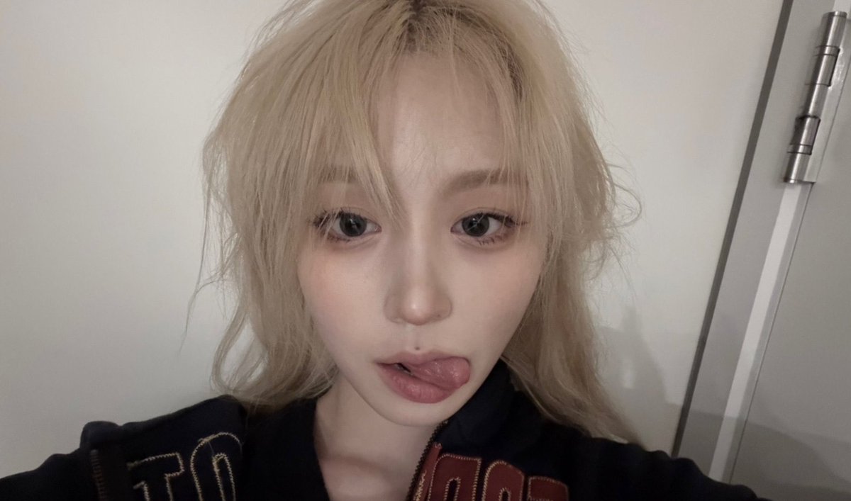 hourly nmixx tweet media