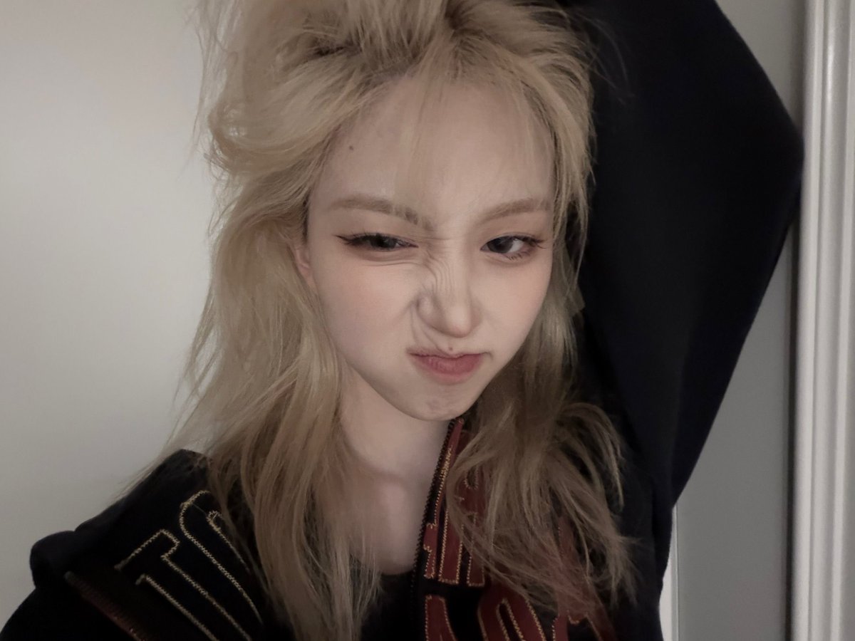 hourly nmixx tweet media