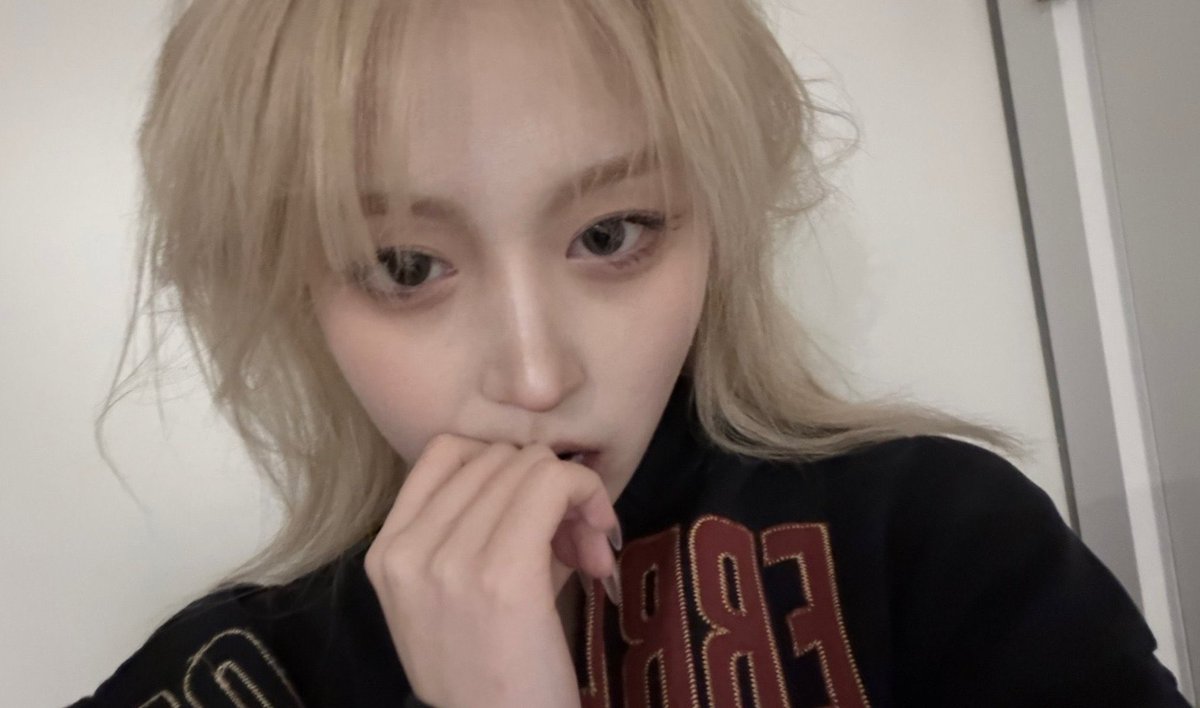 hourly nmixx tweet media