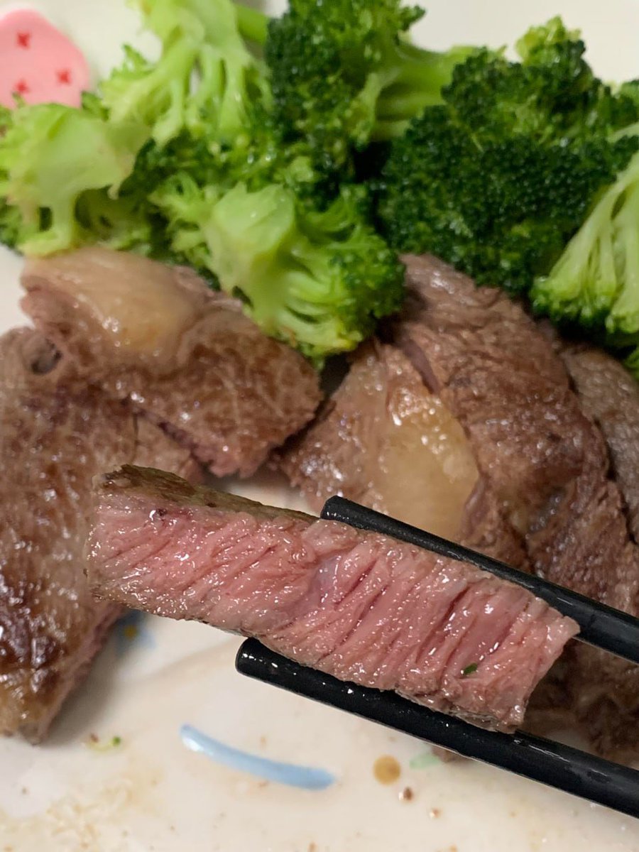 Audrey_1A's tweet photo. While others head out to restaurants, I can enjoy that very same steak right here at home. Would you like to taste a steak I’ve prepared with my own hands? 🤣🤣 https://t.co/GEMOoLE8xK