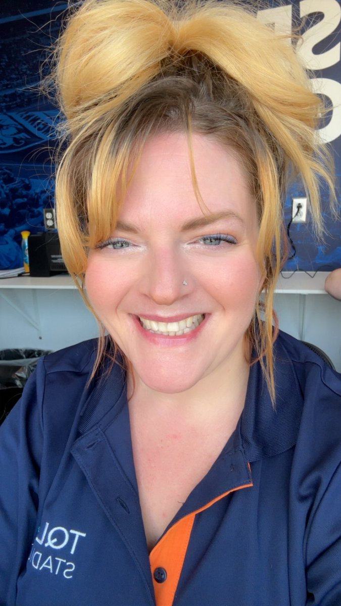 panders213's tweet photo. working today💙🧡⚽️ https://t.co/FIyYu4XZx0