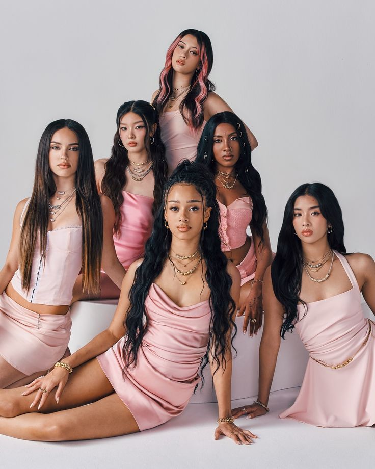 A transmissão do show do KATSEYE hoje no Lollapalooza Brasil será exibida no canal BIS, pelo Globoplay, a partir das 21h30.