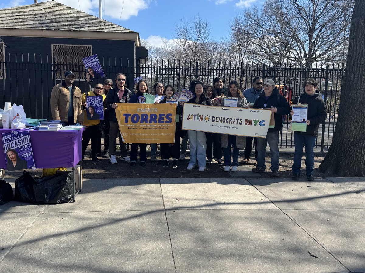 EmeritaTorresNY's tweet photo. Incredible weekend in Soundview w/#TeamTorres @latinodemsnyc & @TeamAOC!

Petitioning is more than collecting signatures - it’s about listening, connecting, and building together.

We met hundreds of our neighbors on the doors and in the streets. A 9/11 survivor, formerly incarcerated individual - turned justice advocate, social workers, non-profit warriors, street vendors, and we even registered our neighbors to vote on the spot.   

This is how we build a democracy that looks like us. 

Thank you to @latinodemsnyc for helping us a build a movement in the Bronx and for all you do across NYC to empower Latinos. We see you!  🗳️