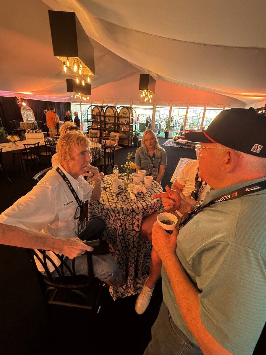 MastCast tweet media