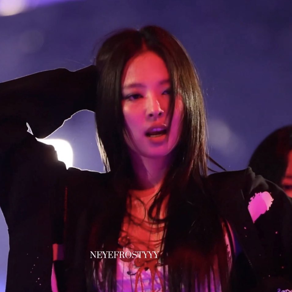 All the songs JENNIE performed at ComplexCon Festival today (Setlist).

1. Mantra
2. With the Ie (way up)
3. Start a war 
4. Seoul city
5. Love hangover 
6. ExtraL
7. Handlebars
8. Dracula #JENNIE Remix
9. Damn Right
10. Like Jennie

total minutes: 39mins