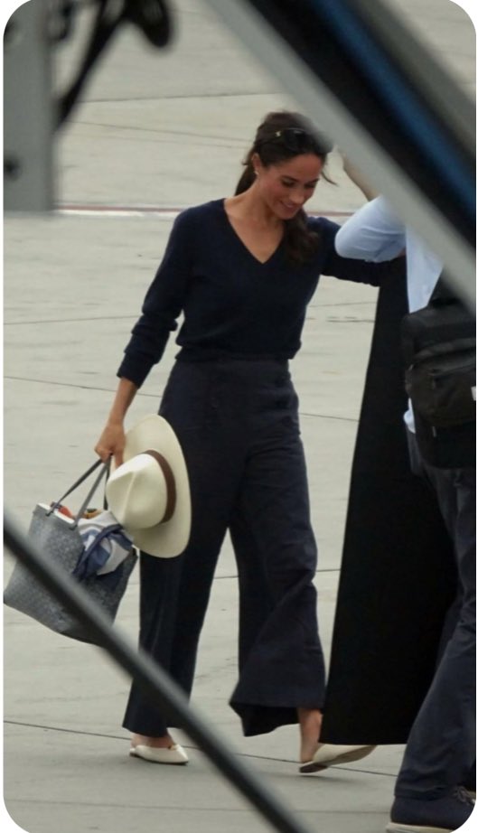 Carmella tweet media