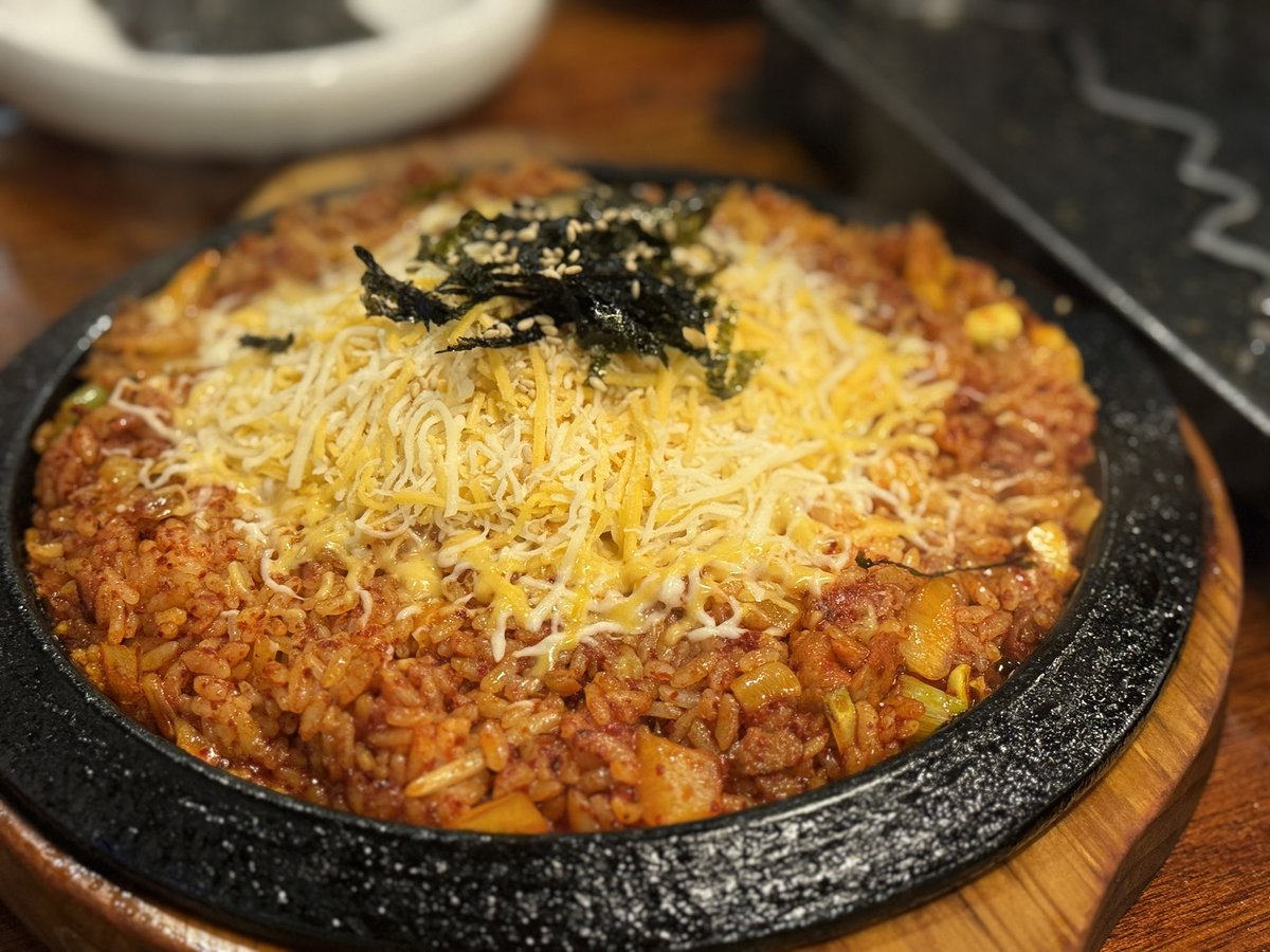 [압구정 제주집]

원프투어 오늘은 고기가 아니라 막창을 먹으러 다녀왔는데요. 원우 사인도 조심조심 봐 보구, 봄맞이 새단장한 들깨어눙이들이랑 예절샷도 찍구 매일해도 행복한 원우얘기 잔뜩 하고 배불러 배불러 외치며 나왔다합니다 (아, 여러분 여기는 권모님이랑 꼭 같이오기에요 약속😉)