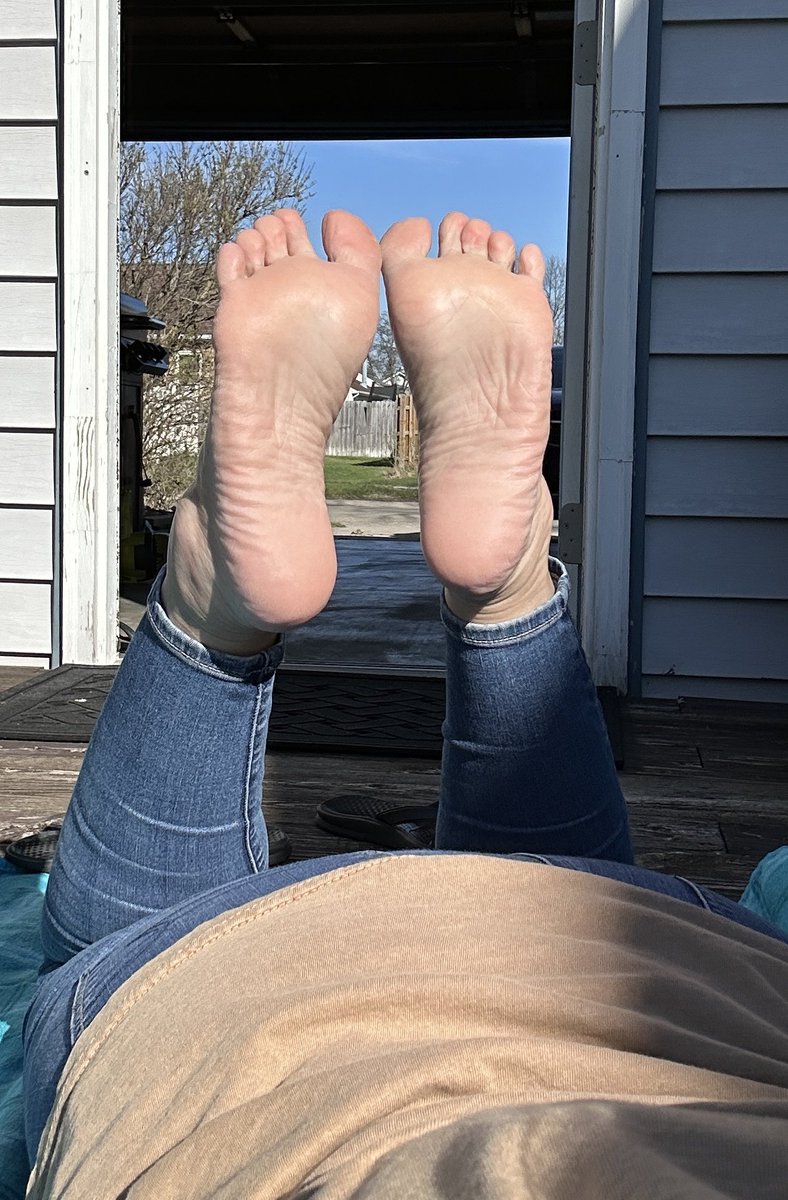 balancedsole13's tweet photo. @FeetFinder Letting them breathe🥰…Also urgent 🚨
I’m selling too btw… You can find me on the best site for them @FeetFinder  💜 https://t.co/9t5lKqlAGv https://t.co/EiaWmnxVMW