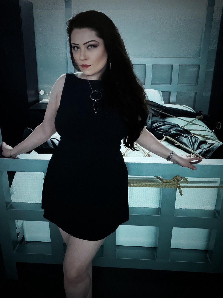 Seattle Dominatrix ➕ Domina Victoria Rage ➕ tweet media