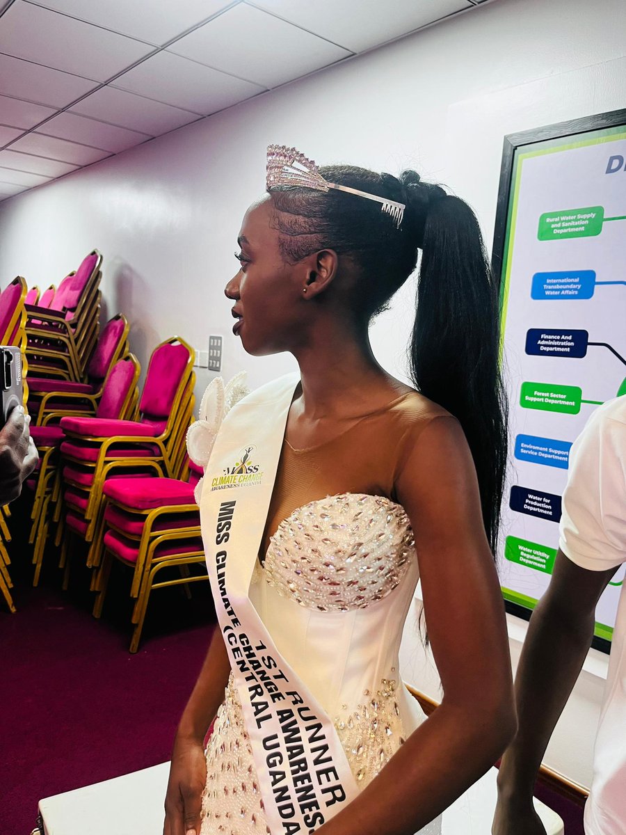 QUEEN FANCY UG tweet media