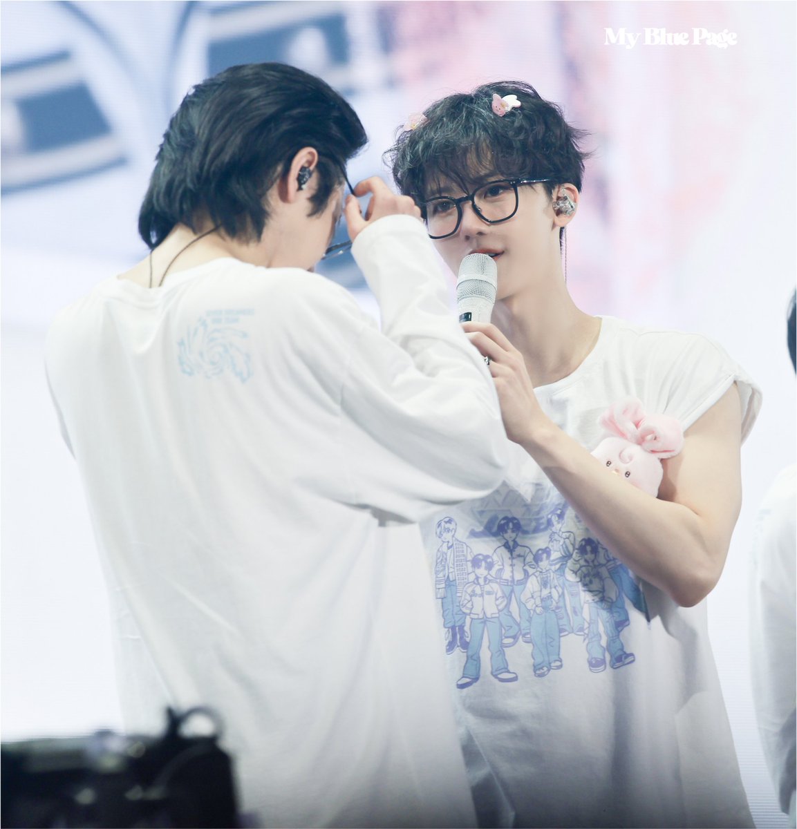 ᴍy ʙʟᴜᴇ ᴩᴀɢᴇ tweet media