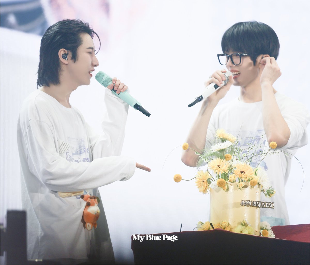 ᴍy ʙʟᴜᴇ ᴩᴀɢᴇ tweet media