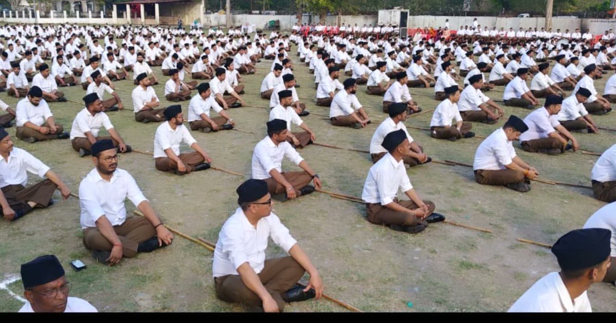 Karan_RSS_'s tweet photo. राष्ट्रीय स्वयंसेवक संघ हल्द्वानी नगर 
वर्ष प्रतिपदा उत्सव नगर पथ संचलन 🚩 https://t.co/pMkjPnKto6