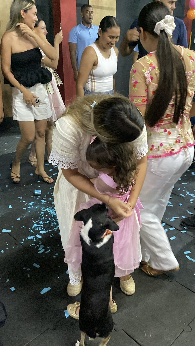 Anavias4's tweet photo. Supe del verdadero amor, cuando llegó a mi casa y mi hermanita le da besos  a mi barriga y me pregunta cuando va a nacer su hermanito o que si tengo antojos, la amoo a mil 🫶🏻💕 https://t.co/skIuI41ozE