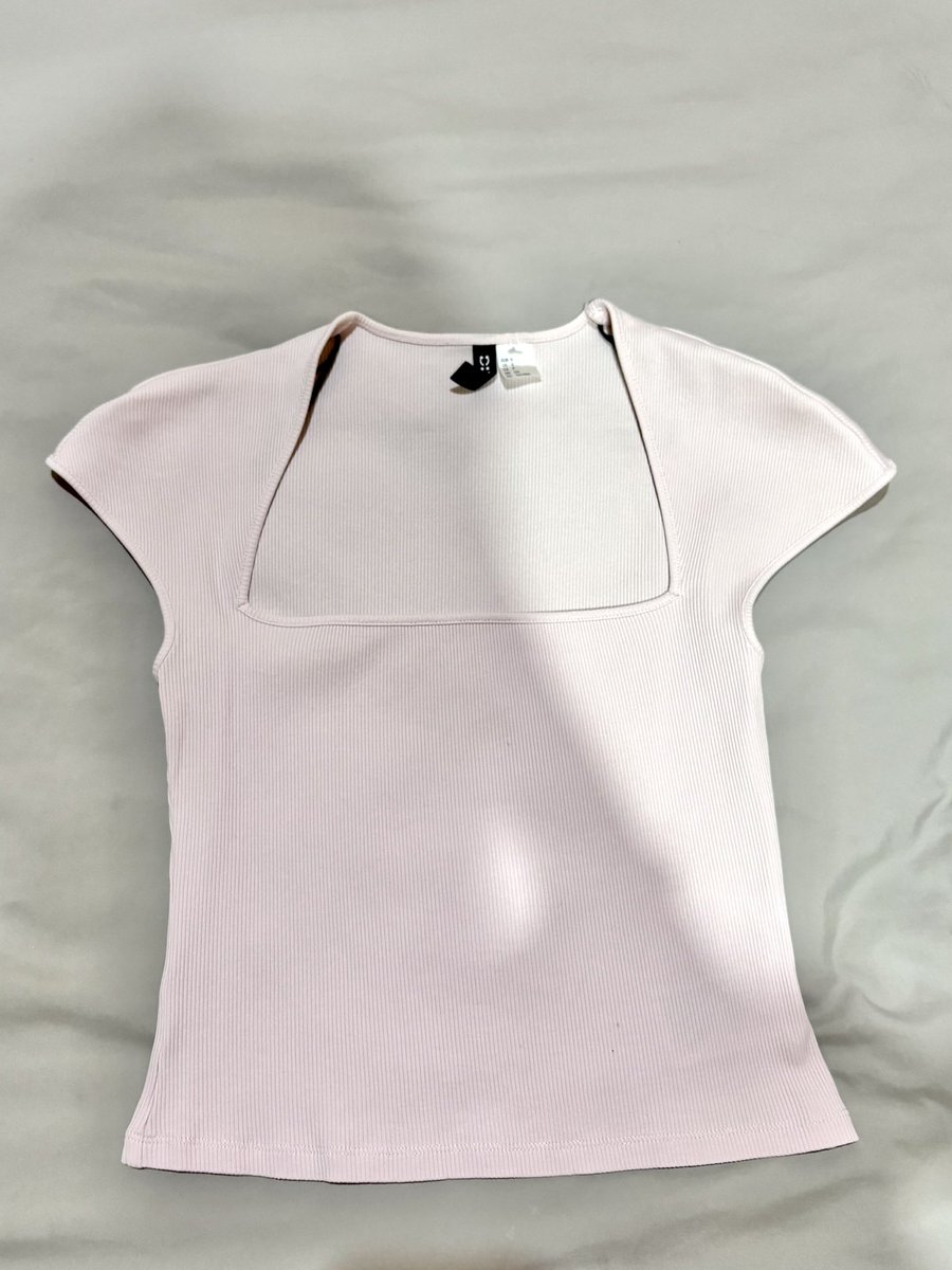 nanatomatos's tweet photo. H&amp;M 250 from 599 https://t.co/jvXN9CYRmk