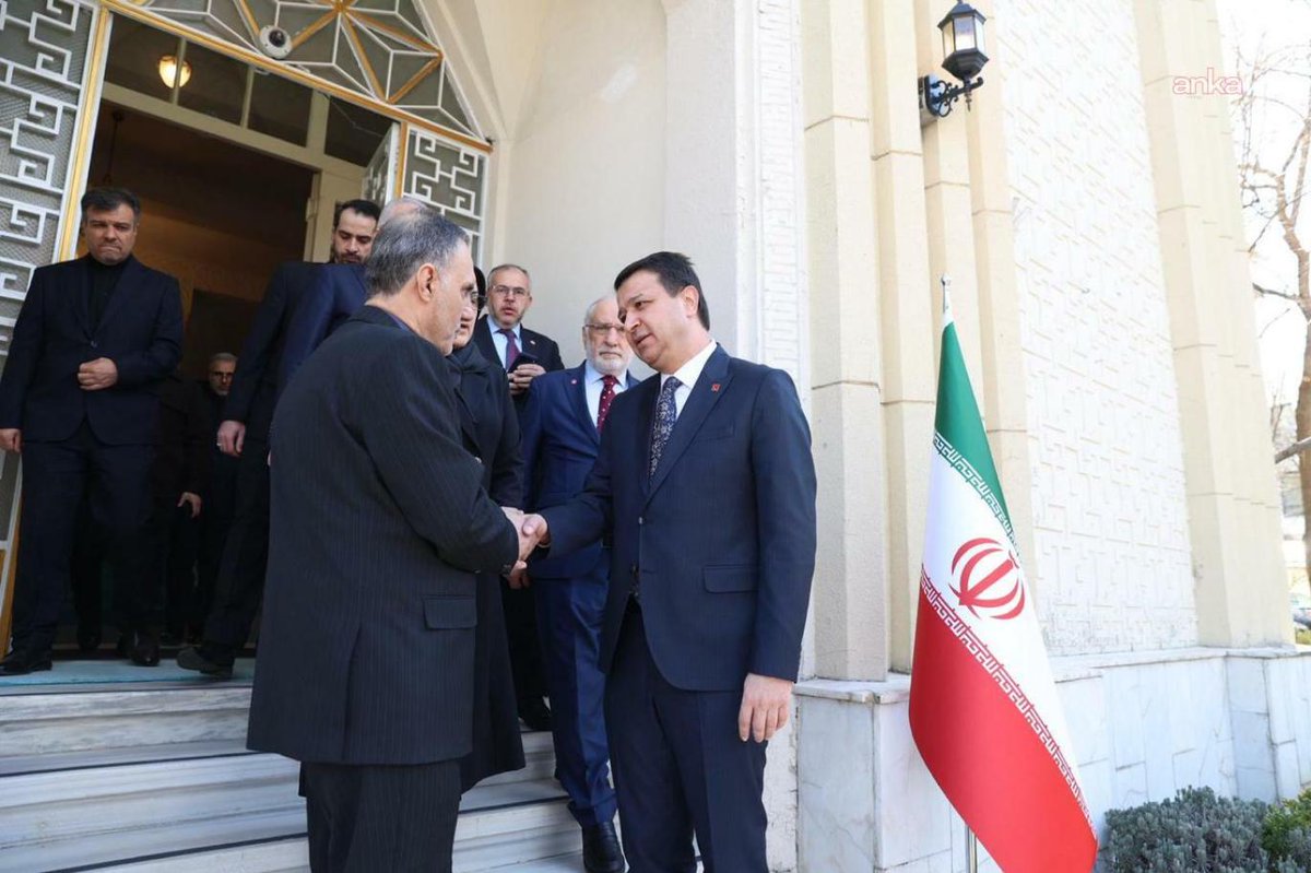 🔴 Saadet Partisi Genel Başkanı Mahmut Arıkan:

Biz İrancı değiliz. 

Biz, siyonizmi ve emperyalizmi bildiğimiz için İran’ın yanında duruyoruz. İran Müslüman olduğu için değil.