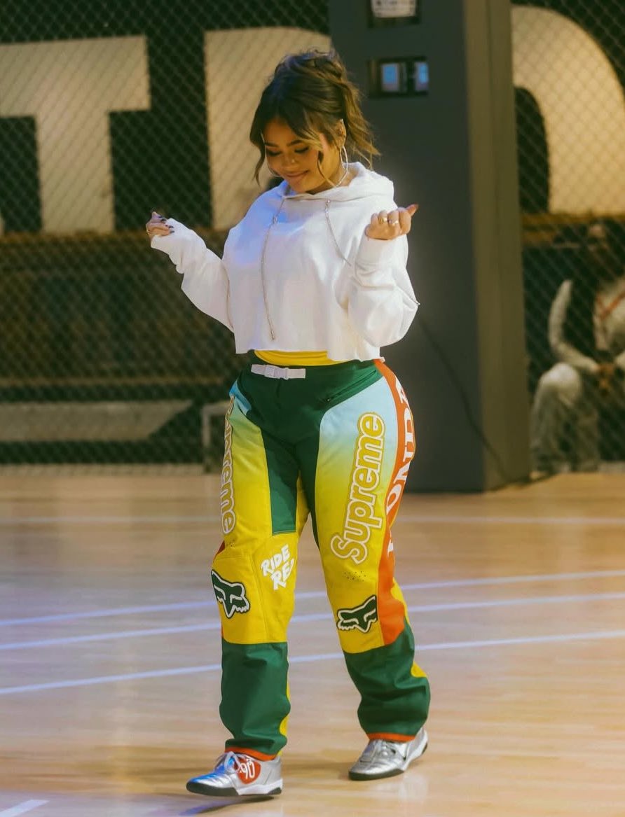 SunnyBanks_'s tweet photo. Fly girl Azzy Milan 😍 https://t.co/8NMS9ZHbaI