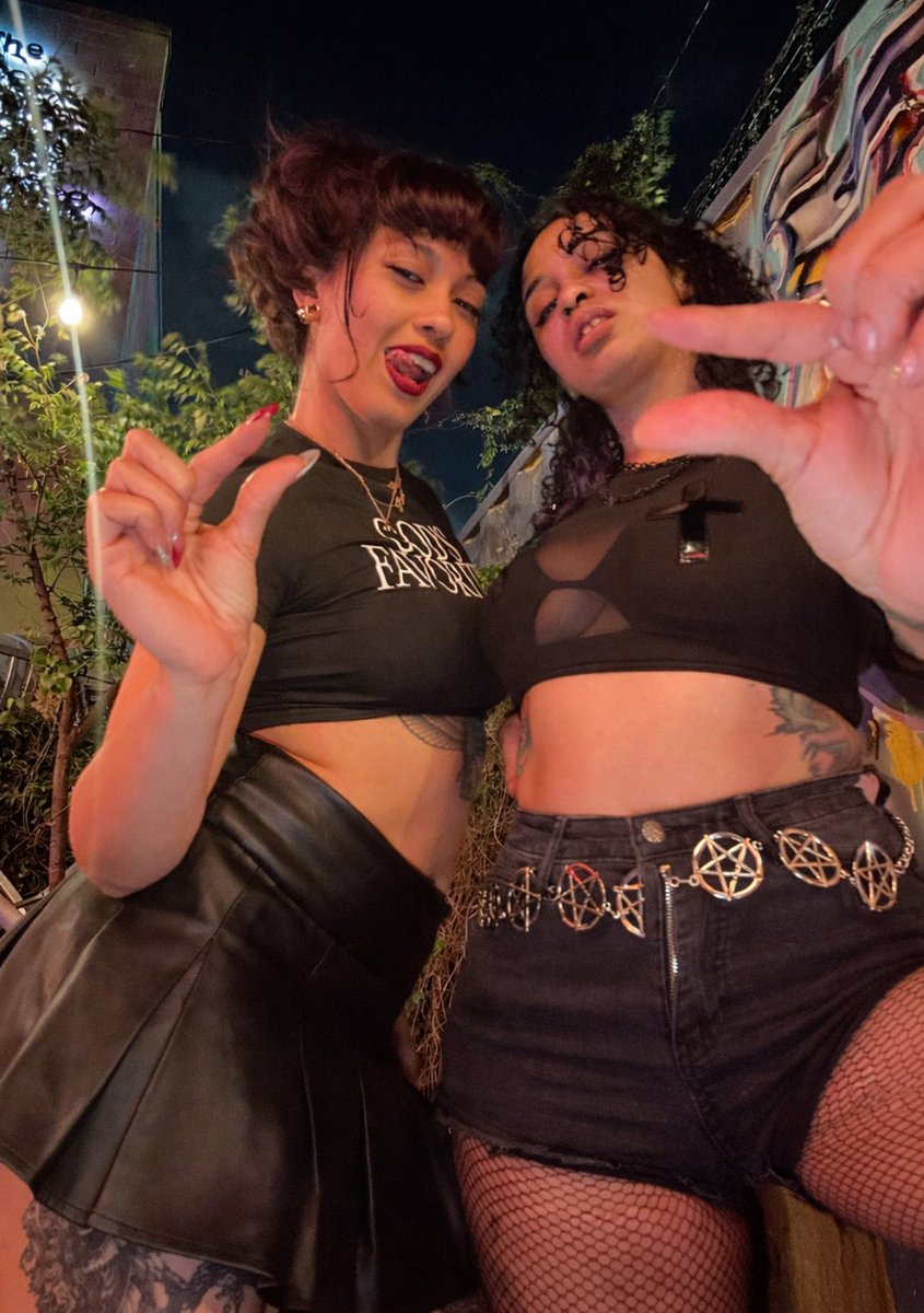 Bowdowntoprincess tweet media