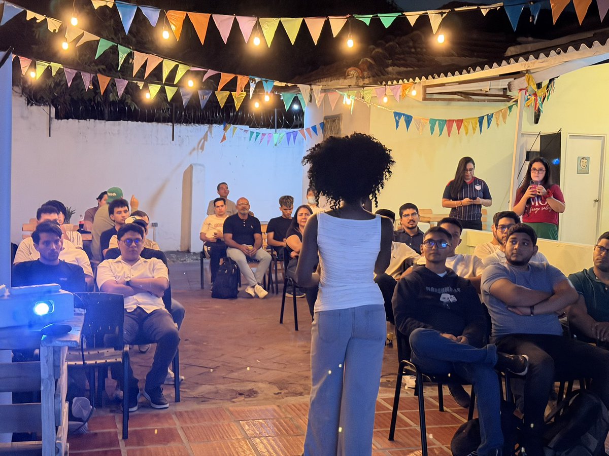 anuarharb's tweet photo. Fue en el meetup de @cursor_ai https://t.co/FYLR0wWHEU