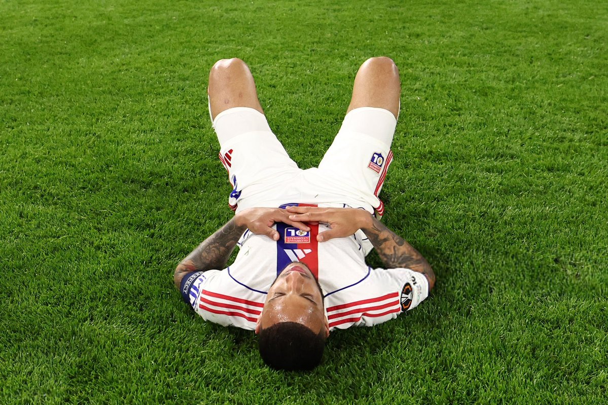 Vibes Foot tweet media