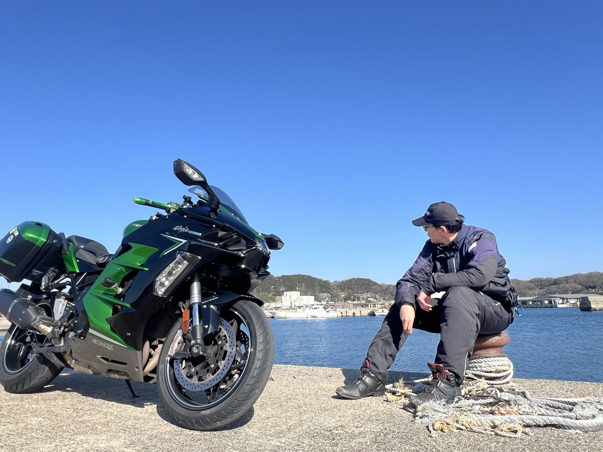 K04957448's tweet photo. 2026年
バイク乗りとして自己紹介✨😎

名前：りょう
異名：特級呪物級の雨男
性別：♂
住み：りょう馬の郷
仕事：教場
身長：187cm
愛車：Kawasaki H2SXSE
好き：ツーリング🏍³₃＆ドライブ🚗³₃
#バイク乗りとして軽く自己紹介 
#バイク乗りと繋がりたい 
#バイクライフ 
#バイクのある風景 https://t.co/vzNmp7dZPu