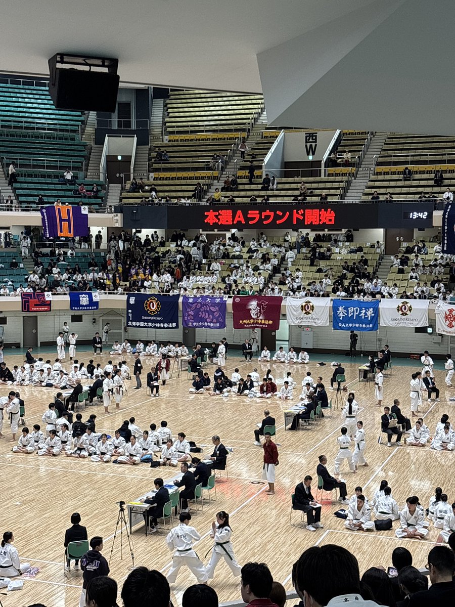 ZT1FoeTimP70992's tweet photo. 毎年11月初旬頃に開催される全日本学生少林寺拳法大会(通称:全日)に参加します！
全国レベルの拳士の演武を観戦した経験から、更に飛躍する拳士が非常に多いです😎日本武道館で試合をするのはとても良い経験になります🥋
#春から久留米大学
#久留米大学
#少林寺拳法 https://t.co/vKimzlcUWY