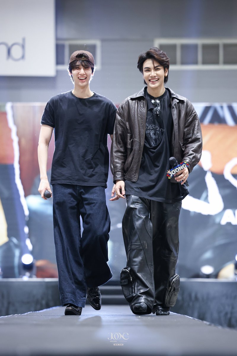 JoongOfficialTH's tweet photo. " ทำสิ่งที่ชอบกับคนที่ใช่ "

JOONG 25TH BIRTHDAY PARTY

#ไม่จุ๊บไก่ไม่จุ๊บม้าวันเกิดปีที่25ขอจุ๊บจุง 
@ChenRcj #จุงอาเชน #JoongArchen 
#Joong25thBDProject https://t.co/ZixQjhyuhE