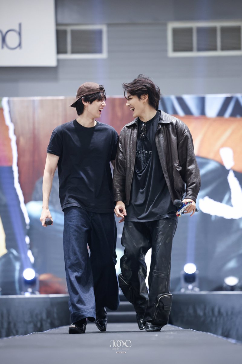 JoongOfficialTH's tweet photo. " ทำสิ่งที่ชอบกับคนที่ใช่ "

JOONG 25TH BIRTHDAY PARTY

#ไม่จุ๊บไก่ไม่จุ๊บม้าวันเกิดปีที่25ขอจุ๊บจุง 
@ChenRcj #จุงอาเชน #JoongArchen 
#Joong25thBDProject https://t.co/ZixQjhyuhE